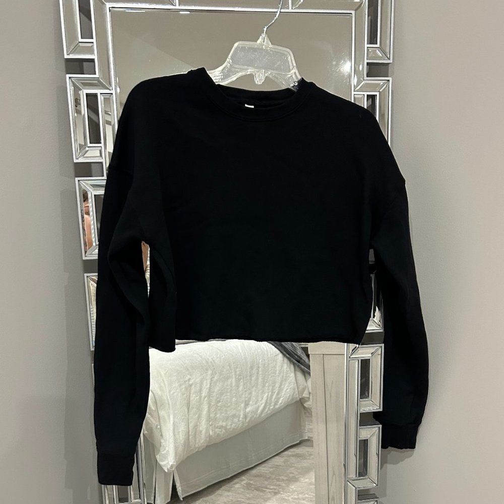 Black Long Sleeve Cropped Sweatshirt